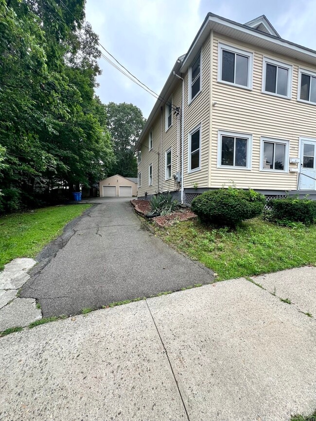 197 Sunnyside Ave in Waterbury, CT - Building Photo - Building Photo