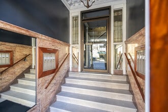 Pasadena Apartments in Milwaukee, WI - Foto de edificio - Lobby