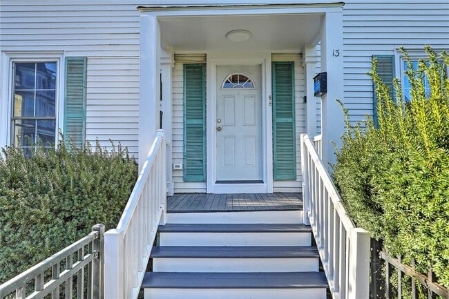 13 Rhode Island Ave in Newport, RI - Building Photo - Building Photo