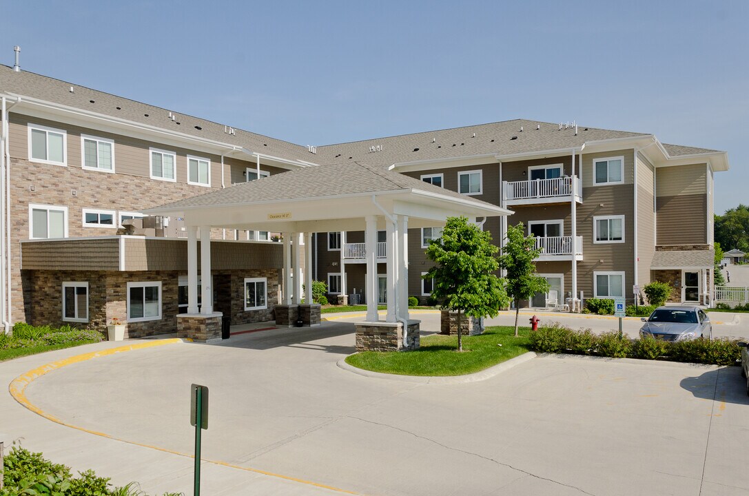 Gardiner Place Apartments in East Dundee, IL - Foto de edificio
