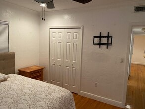 3725 SW 60th Ct in Miami, FL - Building Photo - Building Photo