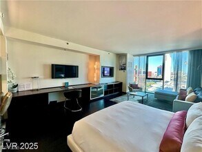 4381 W Flamingo Rd in Las Vegas, NV - Building Photo - Building Photo