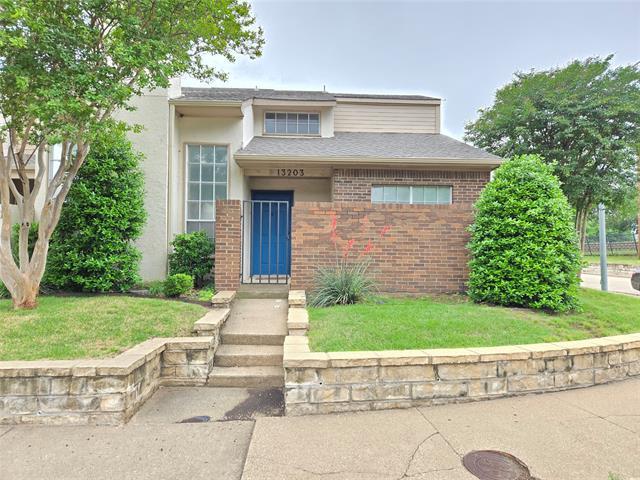 13203 Woodbend Ln