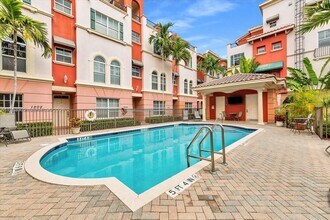 1033 NE 17th Way in Fort Lauderdale, FL - Foto de edificio - Building Photo