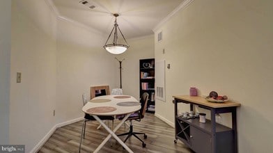 4950 Brenman Park Dr-Unit -214 in Alexandria, VA - Building Photo - Building Photo