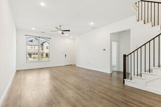 7143 Buchanan Dr in Grand Prairie, TX - Foto de edificio - Building Photo