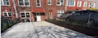 4-23 Beach 9th St in Queens, NY - Building Photo