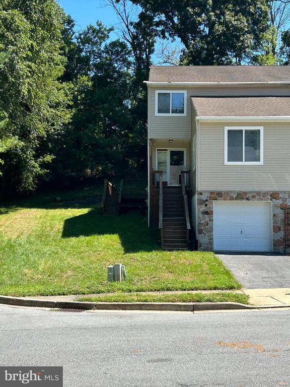 property at 319 Lynley Ln