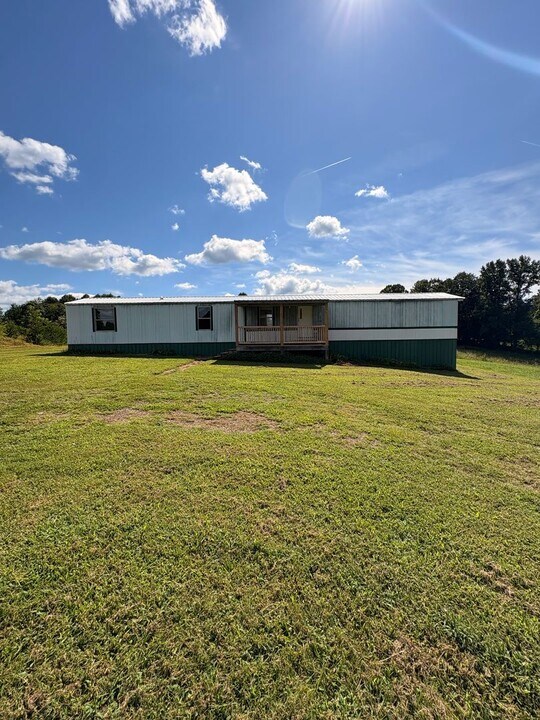 143 Little Macy Ln in Ararat, NC - Building Photo