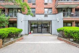 540 Ocean Pky in Brooklyn, NY - Building Photo - Building Photo