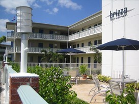 Brizza at Hollywood in Hollywood, FL - Building Photo