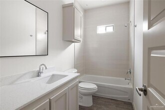 1321 Valle Vista St, Unit 3 in Alamo, TX - Building Photo - Building Photo