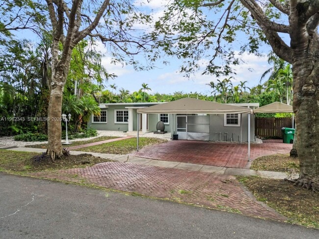 5940 SW 47th St in Miami, FL - Building Photo - Building Photo