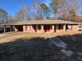 1456 Glouchester Dr in Jackson, MS - Building Photo