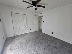 735 Hedgelawn Way in Fayetteville, NC - Building Photo - Building Photo