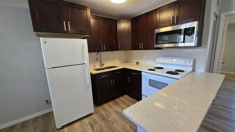 416 Lakeside Dr in Margate, FL - Building Photo