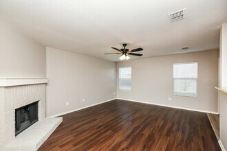 1813 Kittredge Way in Justin, TX - Building Photo - Building Photo