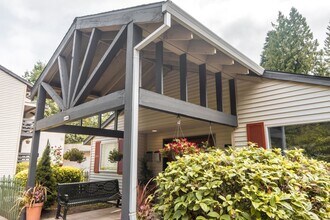 14155 S Beavercreek Rd in Oregon City, OR - Foto de edificio - Building Photo