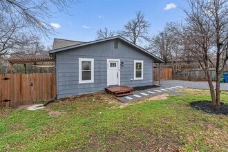 1802 Webberville Rd in Austin, TX - Building Photo - Building Photo