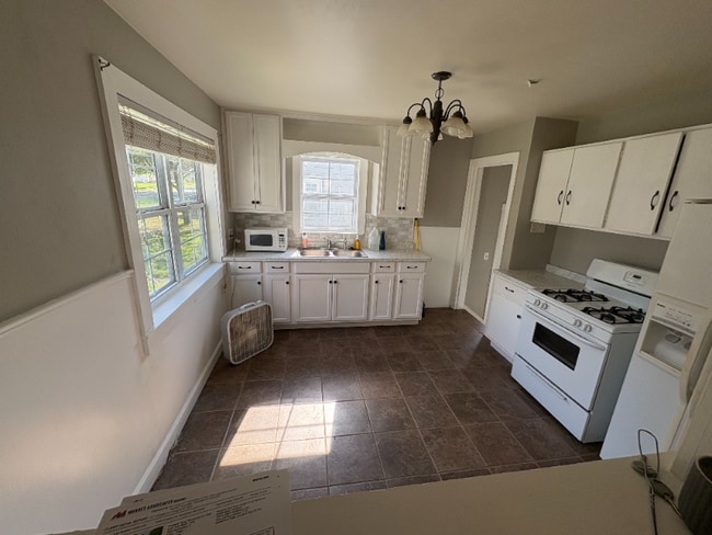 2546 W Walnut St in Springfield, MO - Building Photo - Building Photo