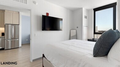 513 S Damen Ave, Unit 1312 in Chicago, IL - Building Photo - Building Photo