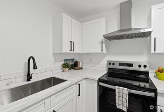 114 N Gold St, Unit 1 in Centralia, WA - Building Photo - Building Photo