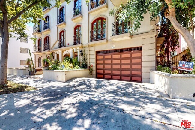 353 S Reeves Dr in Beverly Hills, CA - Building Photo - Building Photo