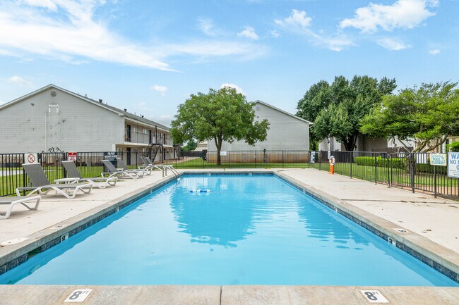 Huntington Place Apartments in Midwest City, OK - Building Photo - Other