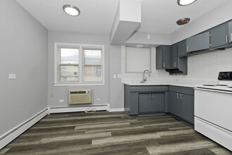 10511 S Hale Ave in Chicago, IL - Building Photo - Interior Photo