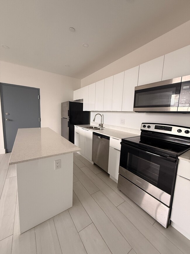 765 E 20th St in Hialeah, FL - Foto de edificio - Building Photo