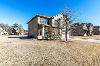 813 Golden Isles Dr in Loganville, GA - Building Photo - Building Photo