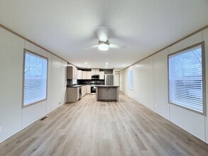 29752 Jamestown Dr in New Baltimore, MI - Building Photo - Building Photo