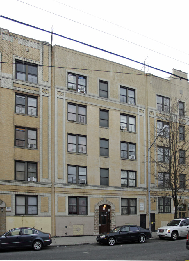 Moshulu Arms 4 in Bronx, NY - Foto de edificio - Building Photo