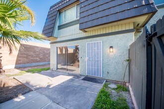 1628 Iowa St in Costa Mesa, CA - Building Photo - Building Photo