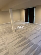 8026 Stone Haven Dr in Glen Burnie, MD - Foto de edificio - Building Photo