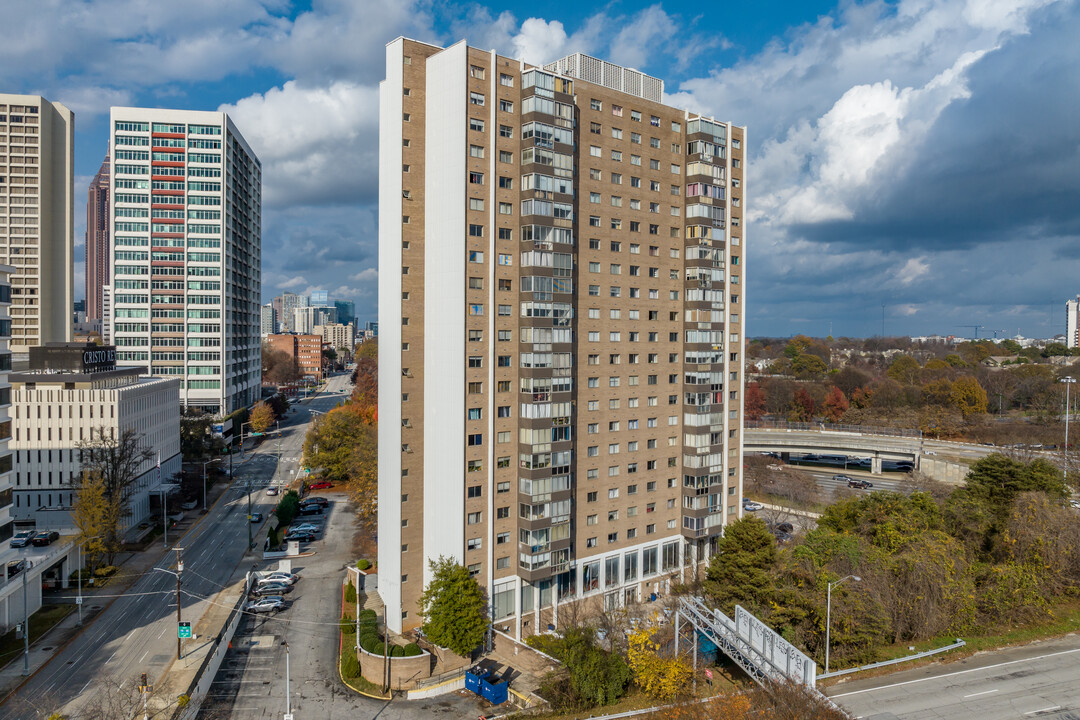 Landmark Condominiums in Atlanta, GA - Building Photo