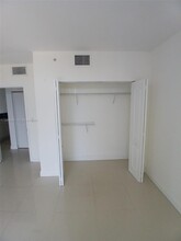 425 NE 30th St, Unit 203 in Miami, FL - Building Photo - Building Photo