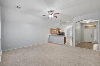 512 Crescent Creek Ln in Fort Worth, TX - Building Photo - Building Photo