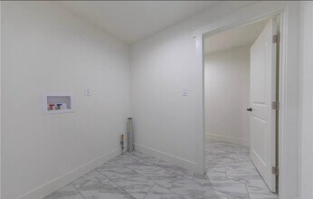 1327 W 77th St, Unit 1327 W 77th St in Los Angeles, CA - Foto de edificio - Building Photo