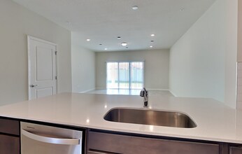3109 Emerald Acrs Ln in Sanford, FL - Foto de edificio - Building Photo