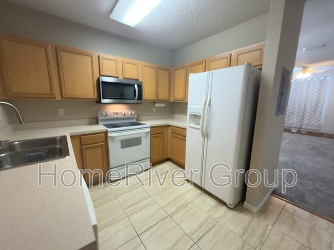 6349 Osprey Lake Cir in Riverview, FL - Foto de edificio - Building Photo