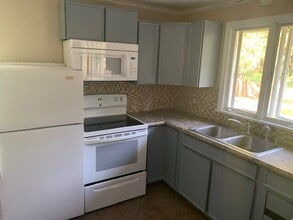 37 Huntington Rd in Hadley, MA - Building Photo - Building Photo