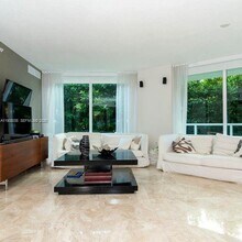 200 Sunny Isles Blvd in Sunny Isles Beach, FL - Foto de edificio - Building Photo