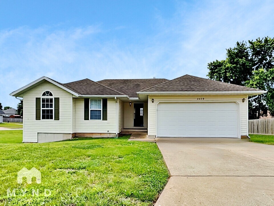 2628 E Moonlight St in Republic, MO - Building Photo
