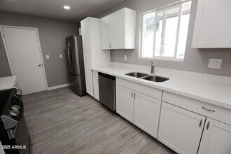 10631 W Salem Dr in Sun City, AZ - Building Photo - Building Photo