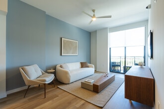 101 Dania Beach in Dania Beach, FL - Foto de edificio - Interior Photo