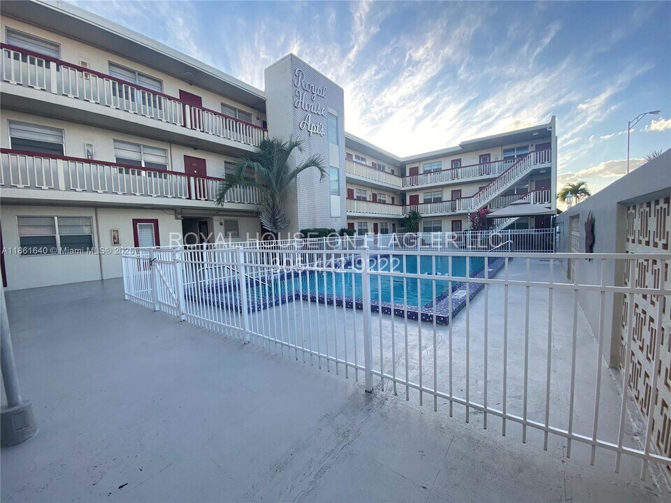 4410 W Flagler St in Coral Gables, FL - Building Photo