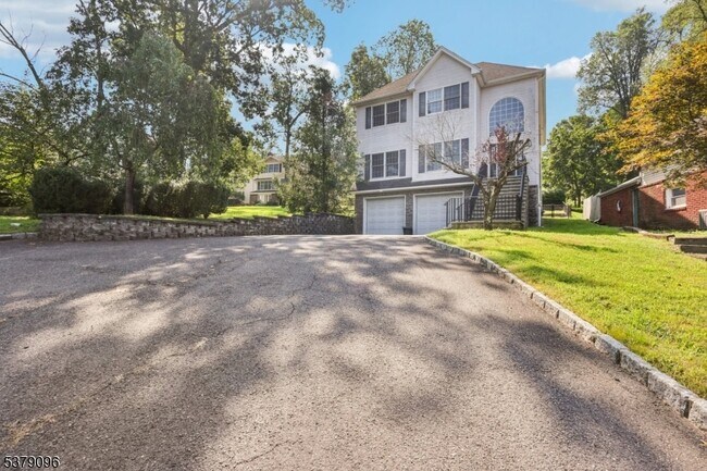 91 Mountain Blvd in Watchung, NJ - Foto de edificio - Building Photo