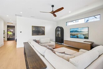 2010 Meadowridge Dr in Austin, TX - Building Photo - Building Photo