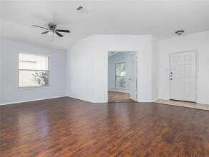222 Killian Loop in Hutto, TX - Building Photo - Building Photo